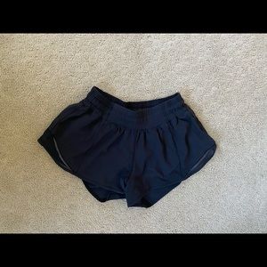 Lululemon Hotty Hot Short II 2.5”